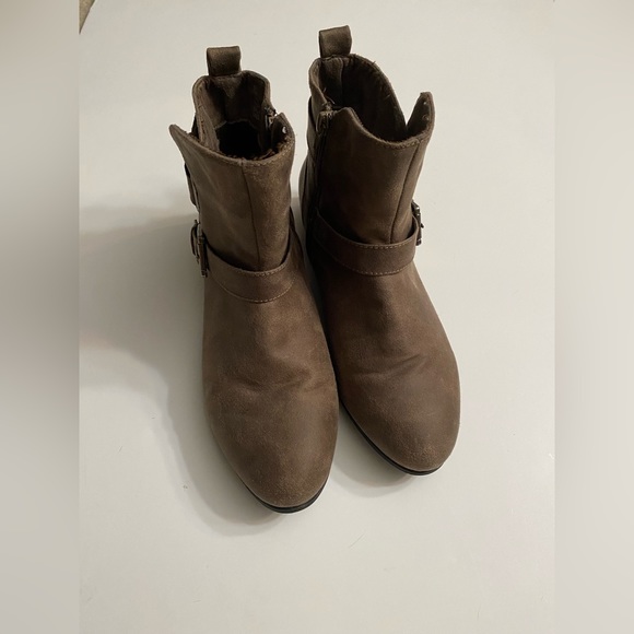 Rampage Ram-Bidelia ankle boots, brown, women’s size 8M, adjustable strap - Picture 9 of 11